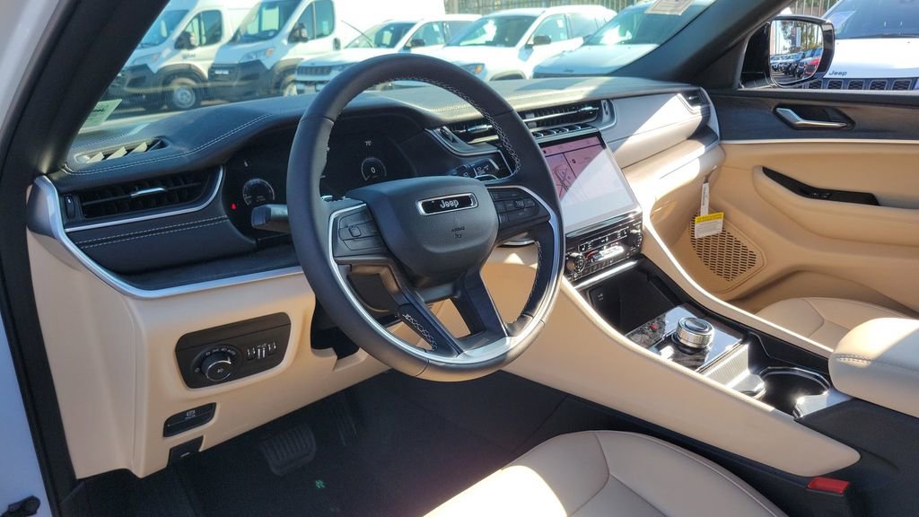 New 2025 Jeep Grand Cherokee L Limited w/ Black Appearance Package image 18