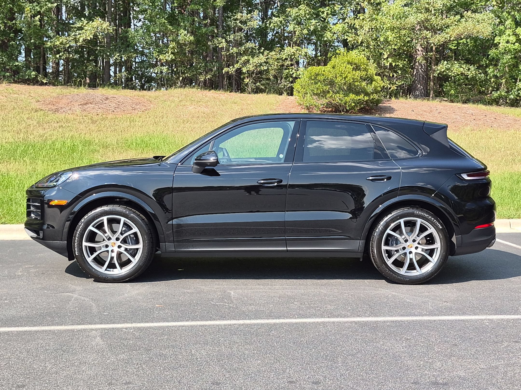 Certified 2024 Porsche Cayenne AWD/4WD image 2