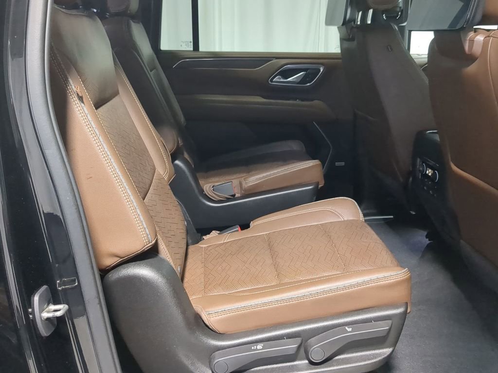 Used 2021 Chevrolet Suburban High Country w/ Premium Package image 34
