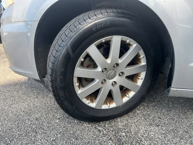 Used 2012 Chrysler Town & Country Touring-L w/ Entertainment Group #2 FWD image 44