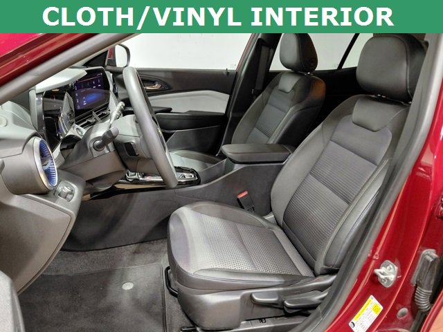 Used 2025 Chevrolet Trax LT image 3