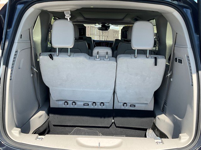 Used 2019 Chrysler Pacifica Limited w/ Advanced Safetytec Group FWD image 39