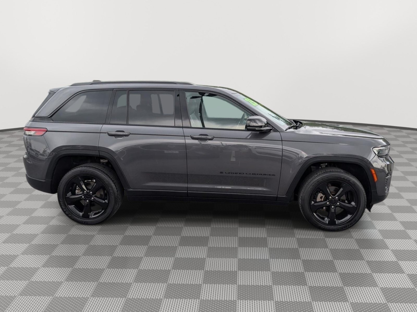 Used 2023 Jeep Grand Cherokee Altitude AWD/4WD image 6
