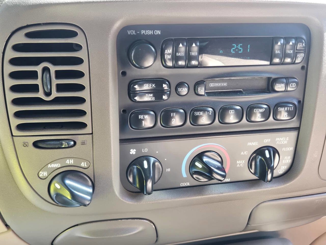 Used 1998 Ford Expedition XLT image 12