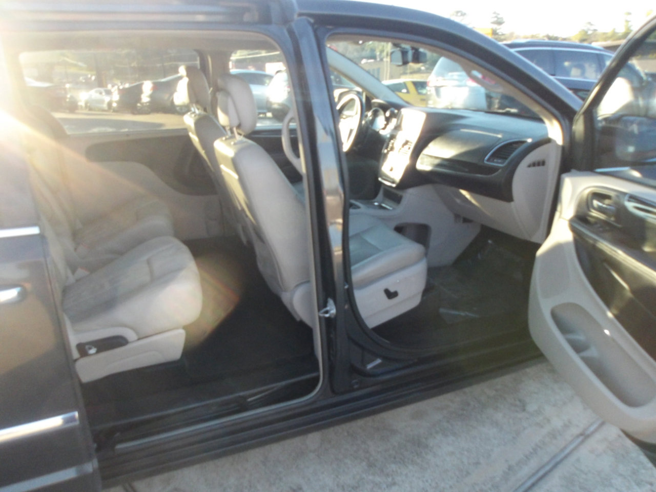 Used 2012 Chrysler Town & Country Touring-L w/ Trailer Tow Group image 6