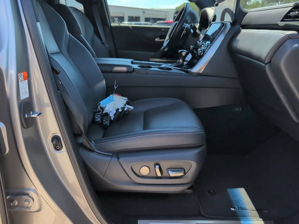Used 2023 Lexus LX 600 4WD w/ Appearance Package image 14