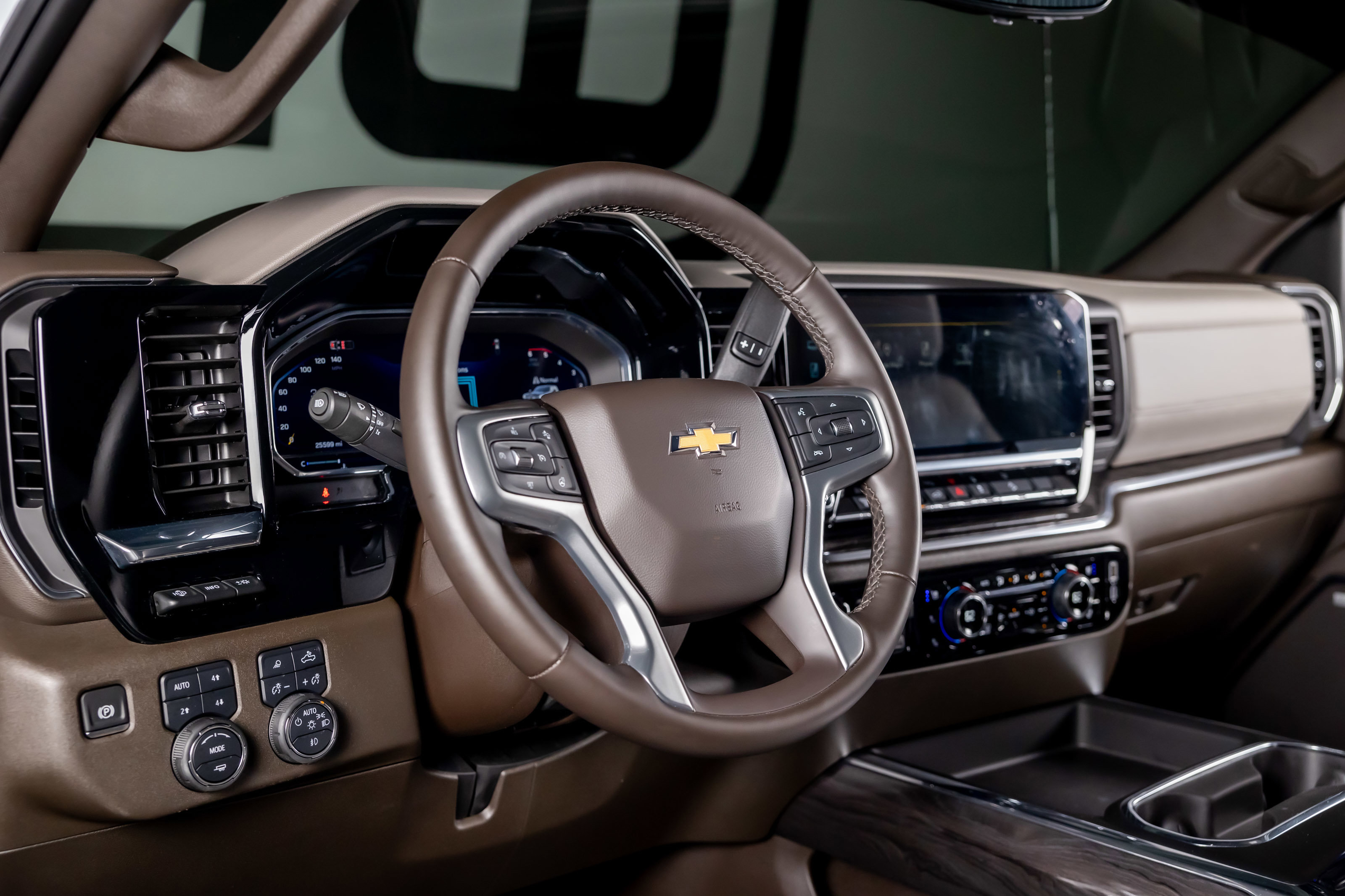 Used 2025 Chevrolet Silverado 2500 LTZ w/ LTZ Premium Package AWD/4WD image 17