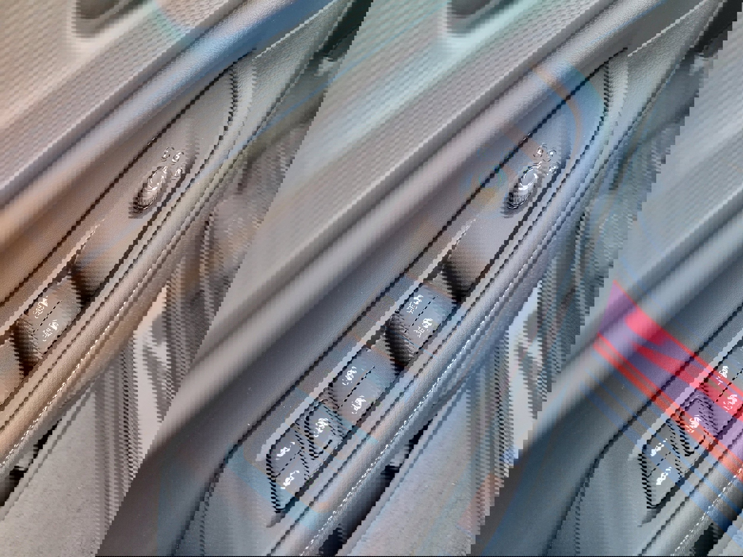 Used 2023 Jeep Grand Cherokee Laredo w/ Luxury Tech Group I image 24