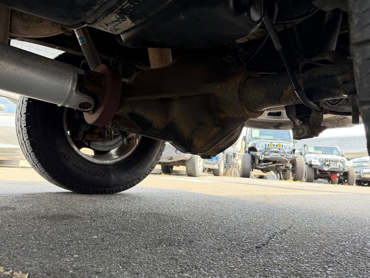 Used 2010 GMC Sierra 2500 SLE w/ Suspension Package, Off-Road image 45