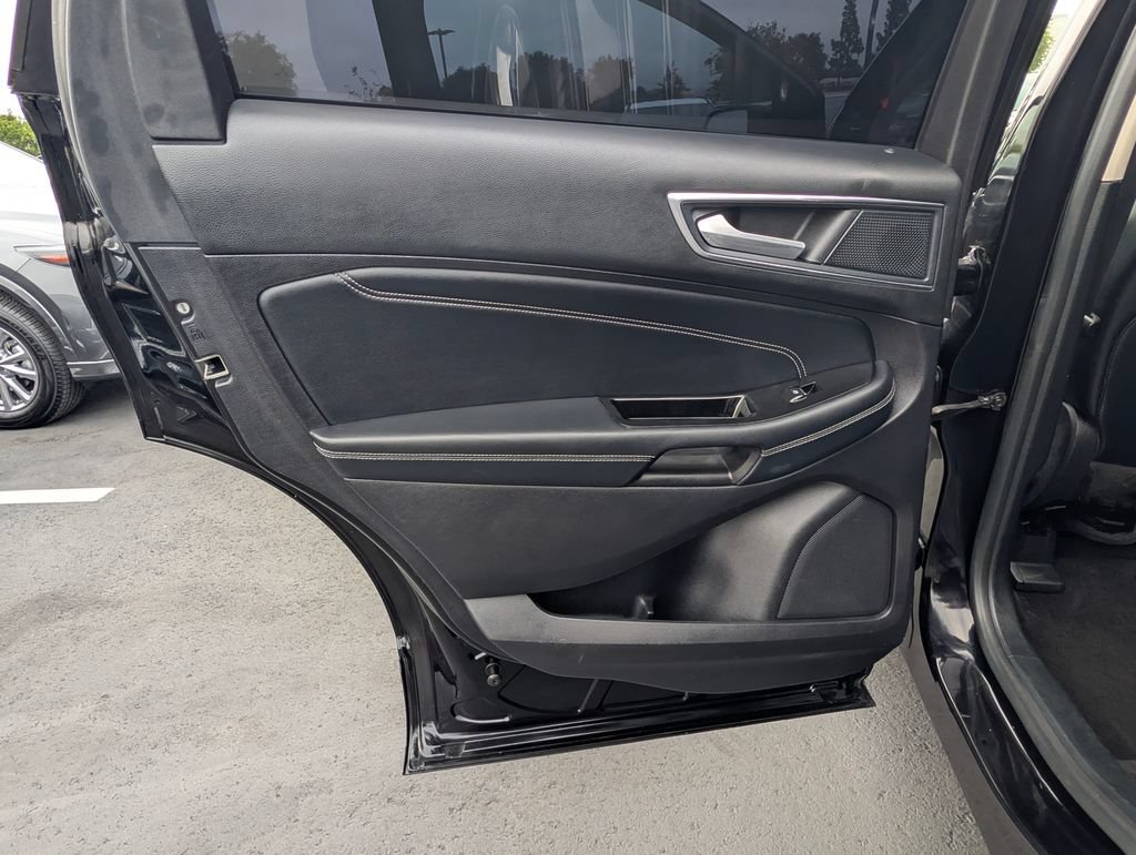 Used 2019 Ford Edge Titanium w/ Equipment Group 301A FWD image 20