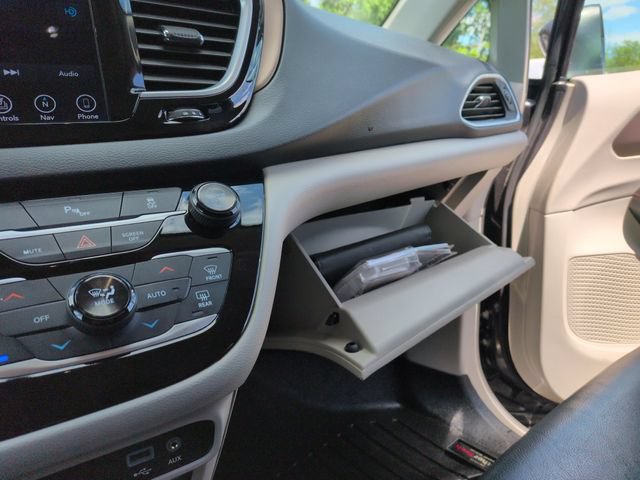 Used 2018 Chrysler Pacifica Touring-L Plus w/ Tire & Wheel Group FWD image 51