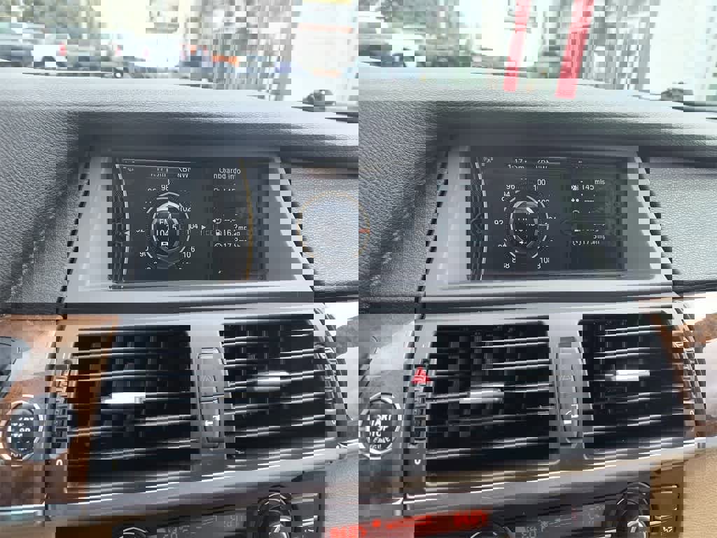 Used 2010 BMW X5 xDrive35d image 16