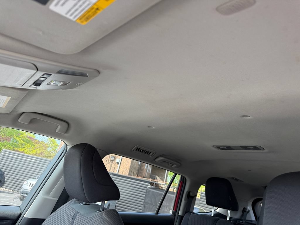 Used 2022 Toyota Highlander LE AWD/4WD image 33