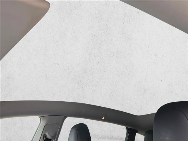 Used 2022 Tesla Model Y Performance AWD/4WD image 9