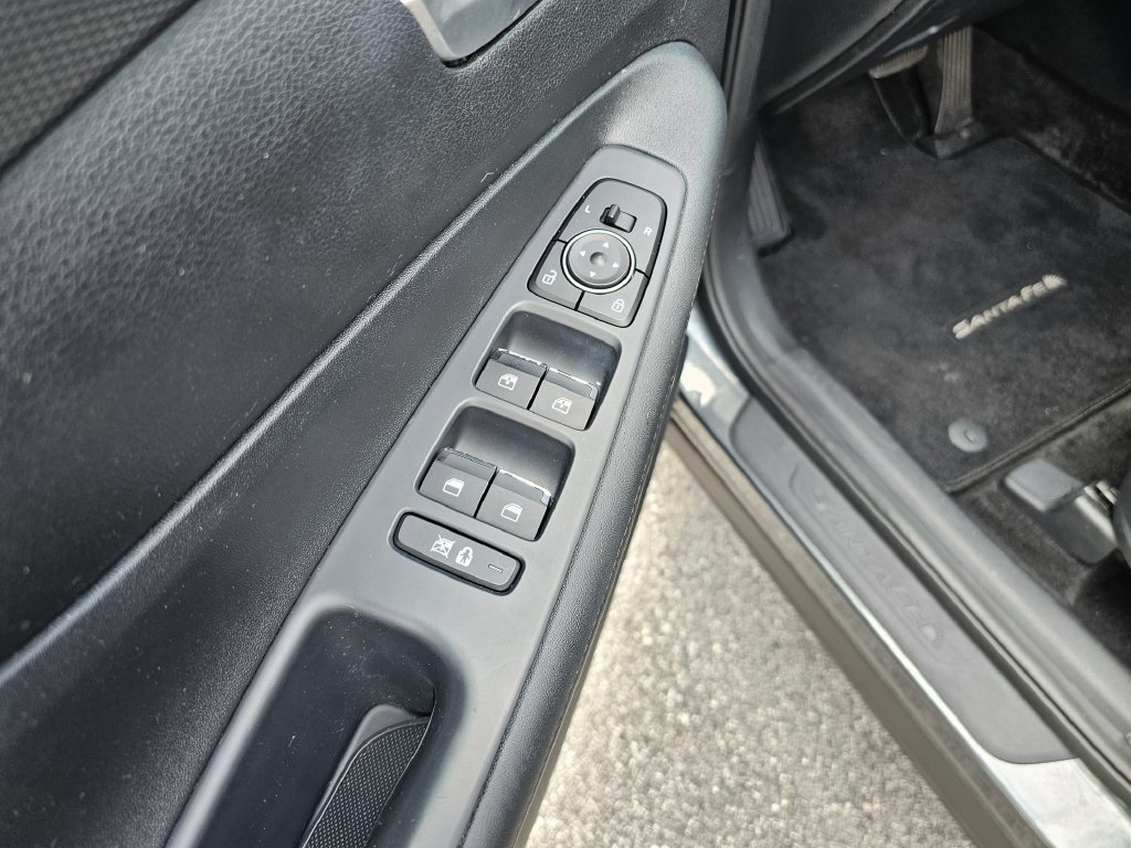 Used 2019 Hyundai Santa Fe SEL w/ Cargo Package FWD image 17