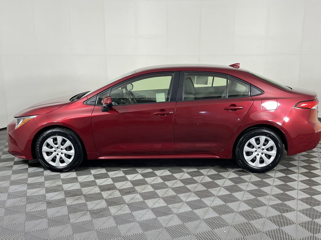 Used 2022 Toyota Corolla LE image 9