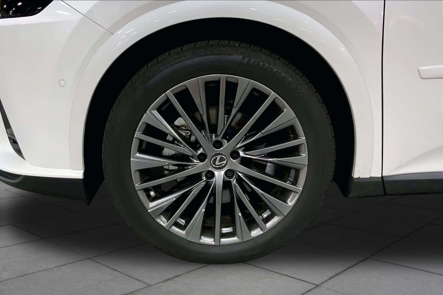 Certified 2025 Lexus RX 450h AWD w/ Convenience Package image 11