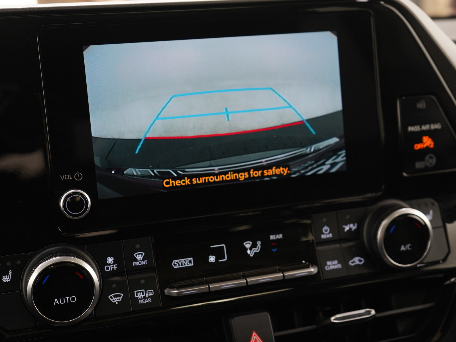 Used 2024 Toyota Highlander XLE image 28