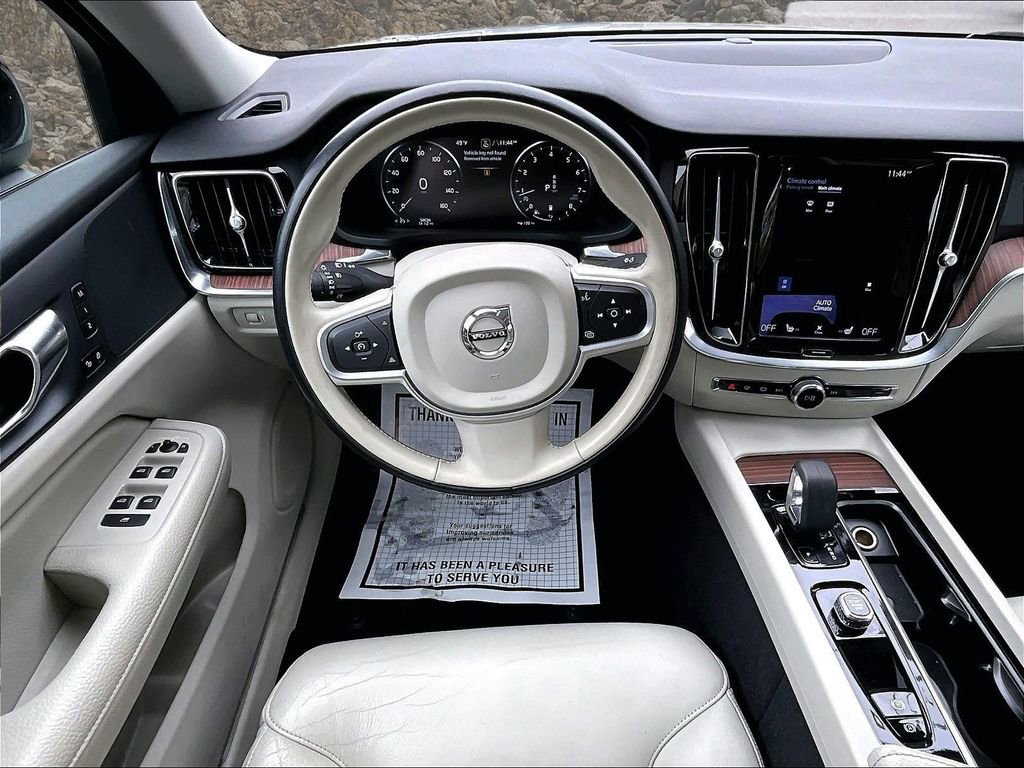 Used 2022 Volvo S60 B5 Momentum w/ Climate Package FWD image 5