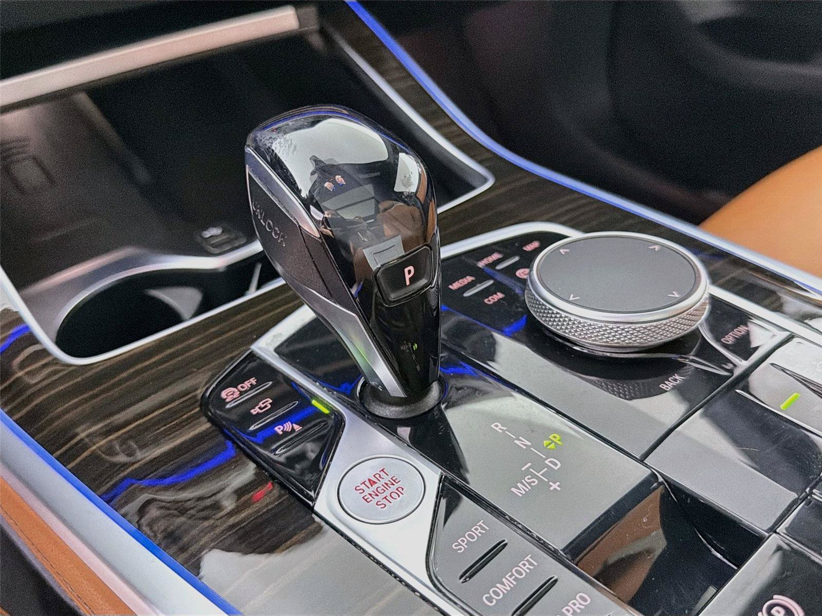 Used 2021 BMW X7 xDrive40i w/ M Sport Package AWD/4WD image 16