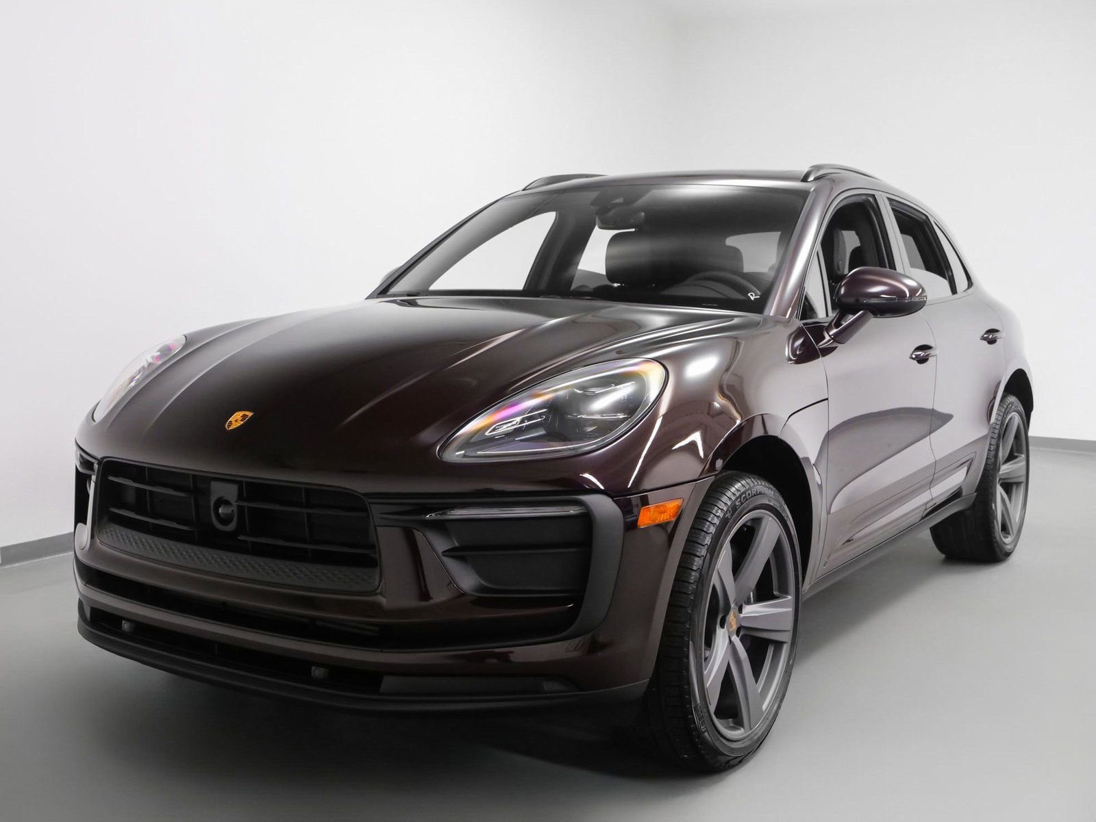 Certified 2025 Porsche Macan AWD/4WD image 6