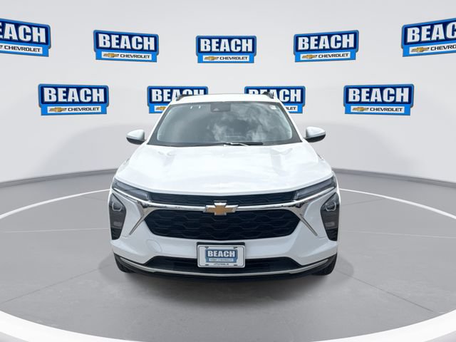 Used 2025 Chevrolet Trax LT w/ LT Convenience Package FWD image 3
