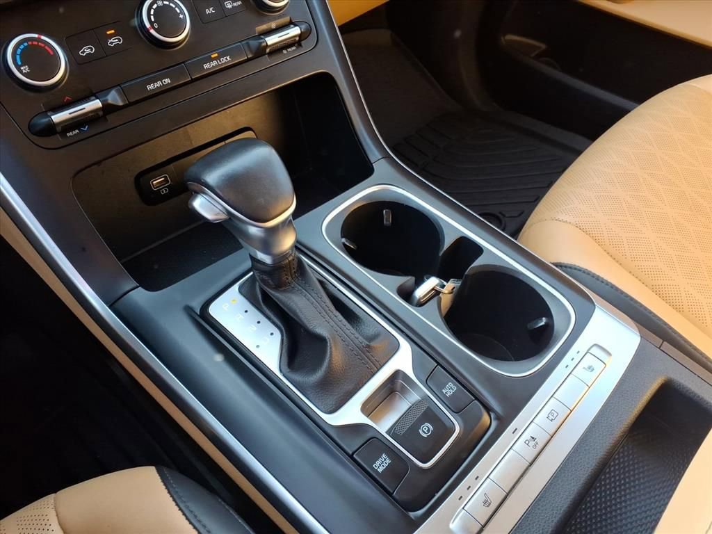 Used 2022 Kia Carnival LX image 20