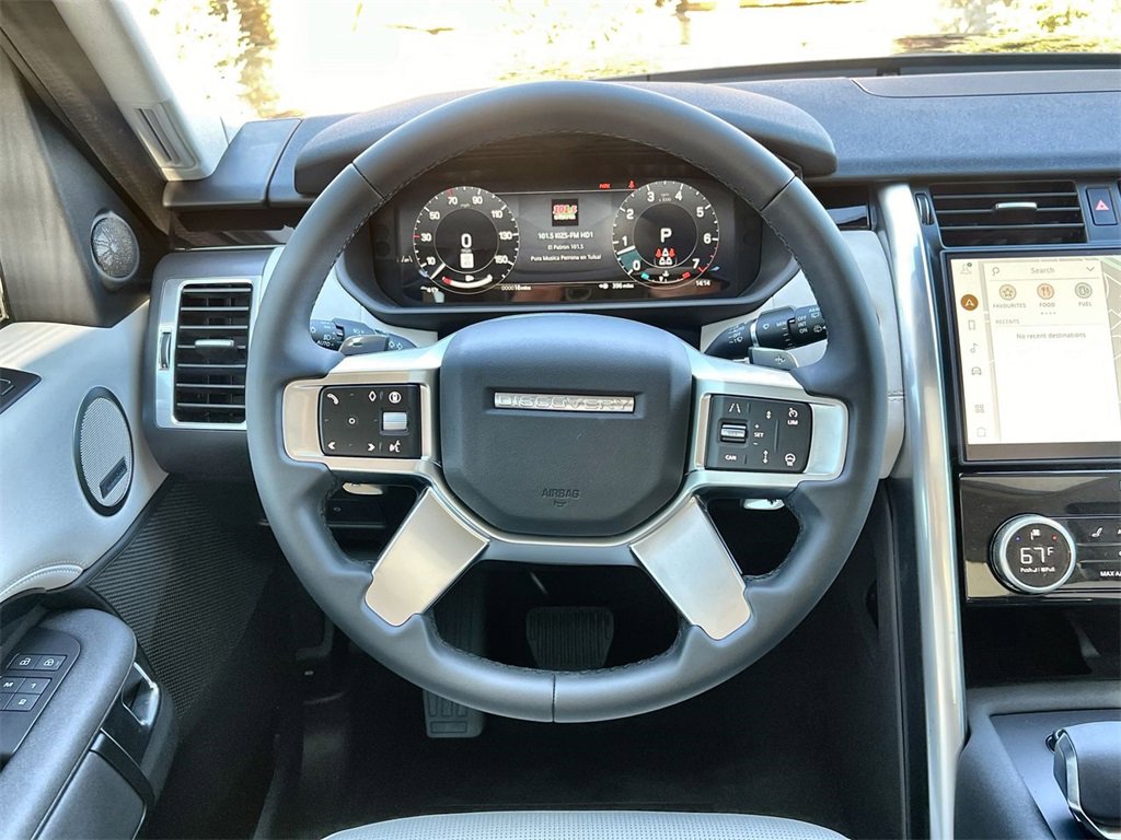 Certified 2025 Land Rover Discovery S image 22