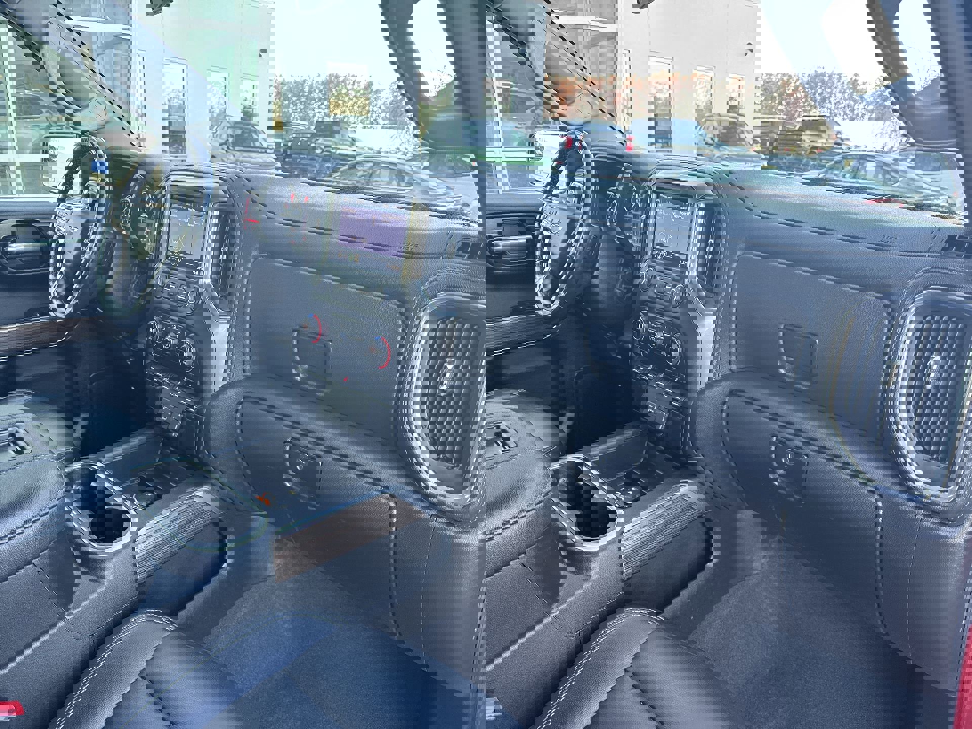 Used 2021 Chevrolet Silverado 1500 LT Trail Boss w/ Bed Protection Package image 27