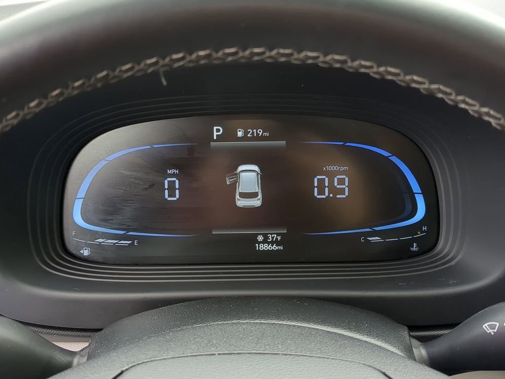 Used 2025 Hyundai Venue SEL image 17