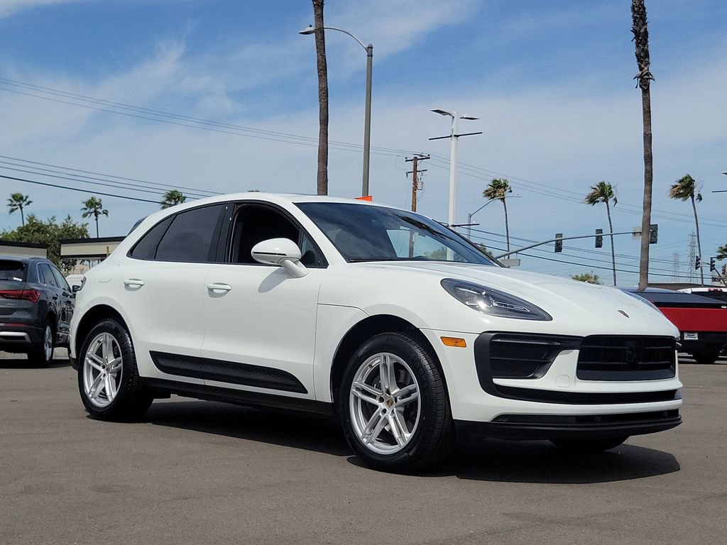 Used 2024 Porsche Macan AWD/4WD image 36