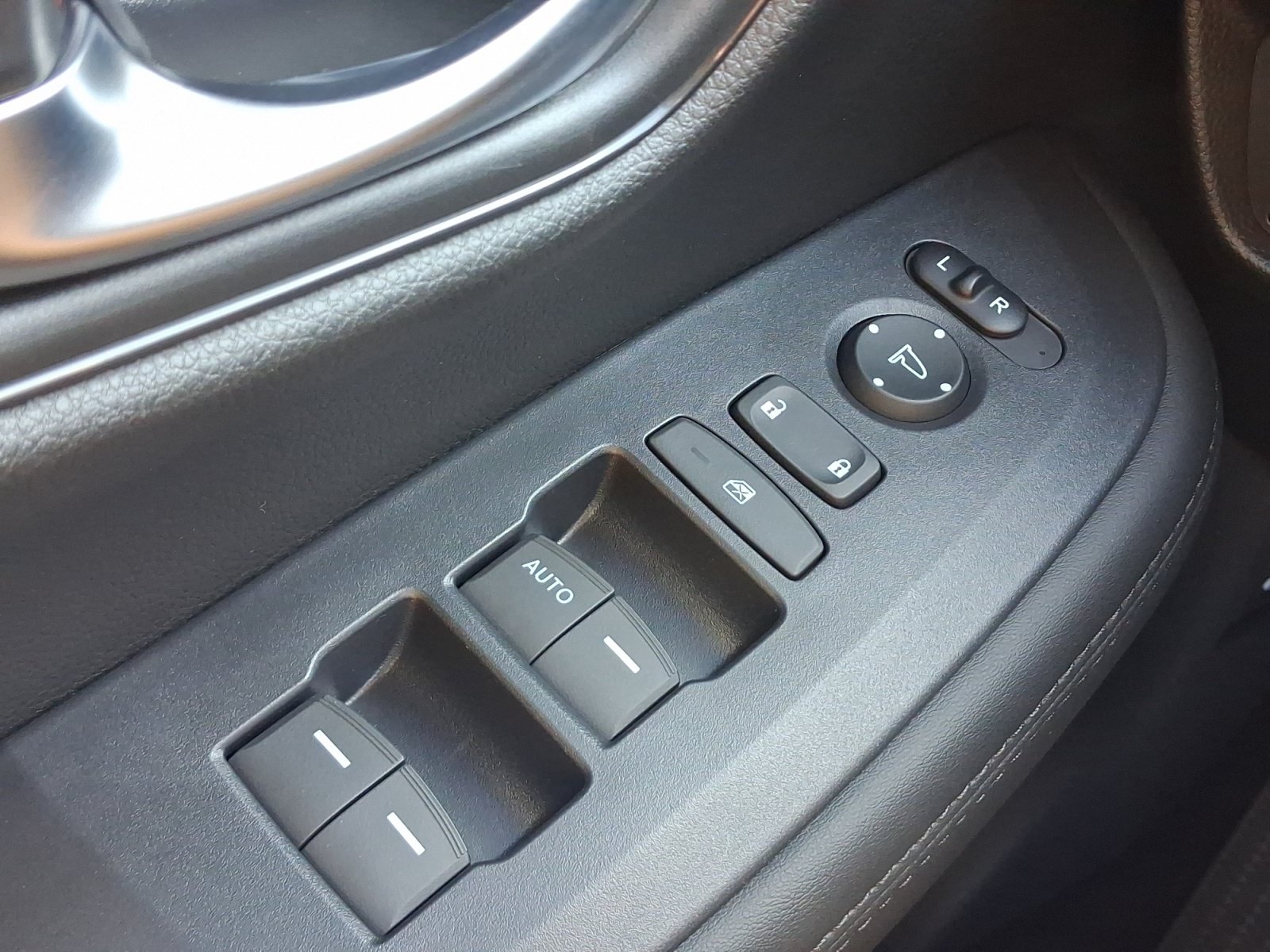 Used 2027 Honda HR-V LX image 7