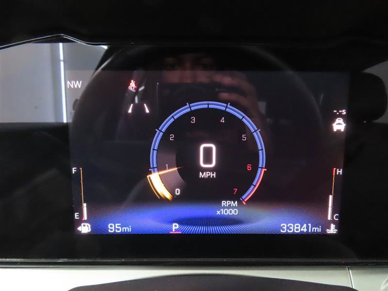 Used 2025 Chevrolet Trax LT w/ LT Convenience Package FWD image 19
