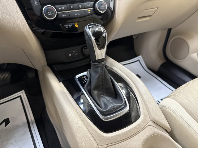 Used 2018 Nissan Rogue SV w/ Sun & Sound Touring Package image 26