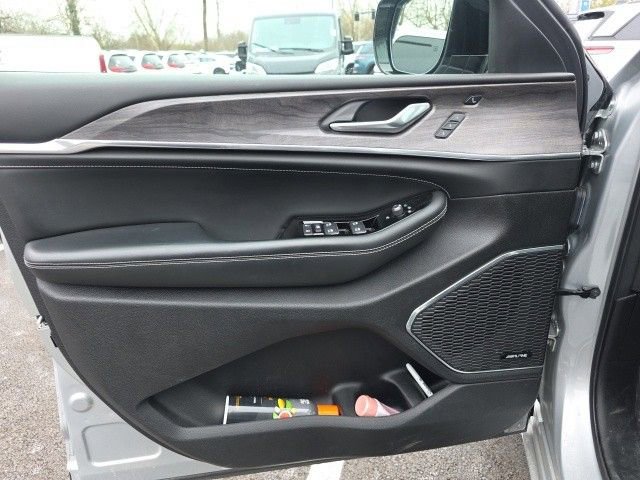 Used 2025 Jeep Grand Cherokee L Overland w/ Advanced Protech Group III image 9