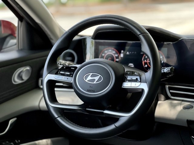 Used 2024 Hyundai Elantra Limited image 34