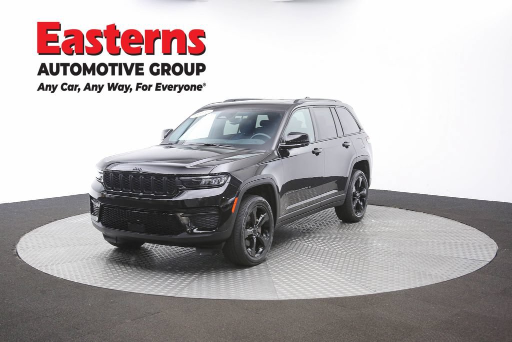Used 2024 Jeep Grand Cherokee Altitude AWD/4WD image 56