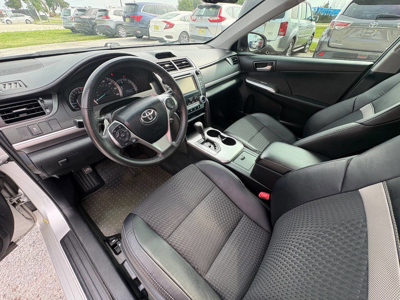 Used 2013 Toyota Camry SE w/ Convenience Pkg FWD image 7