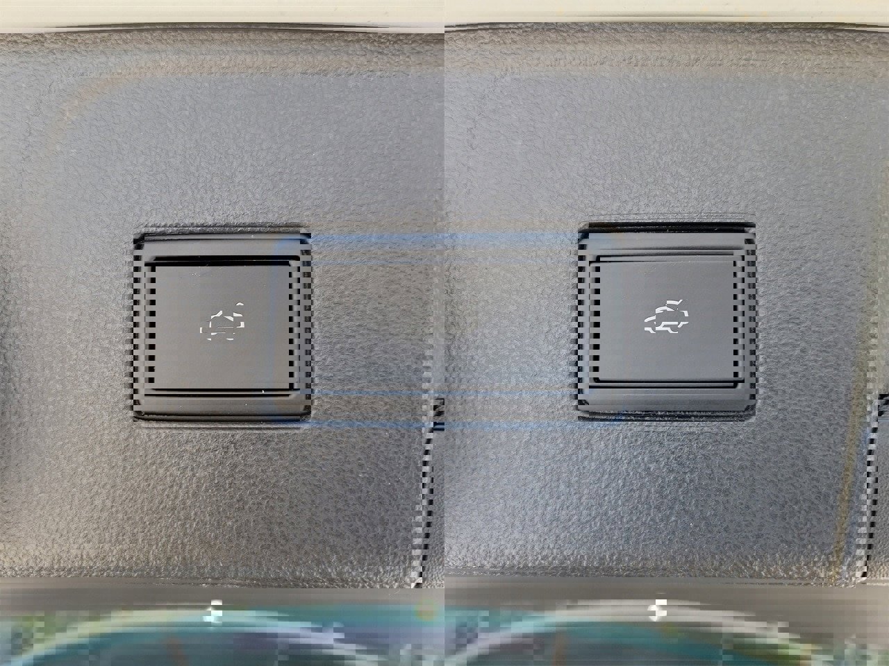 Used 2025 Volkswagen Atlas SE image 9