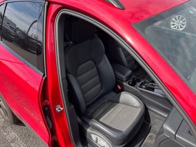 Used 2023 Porsche Macan Turbo image 7
