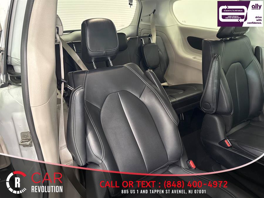 Used 2024 Chrysler Pacifica Limited FWD image 75