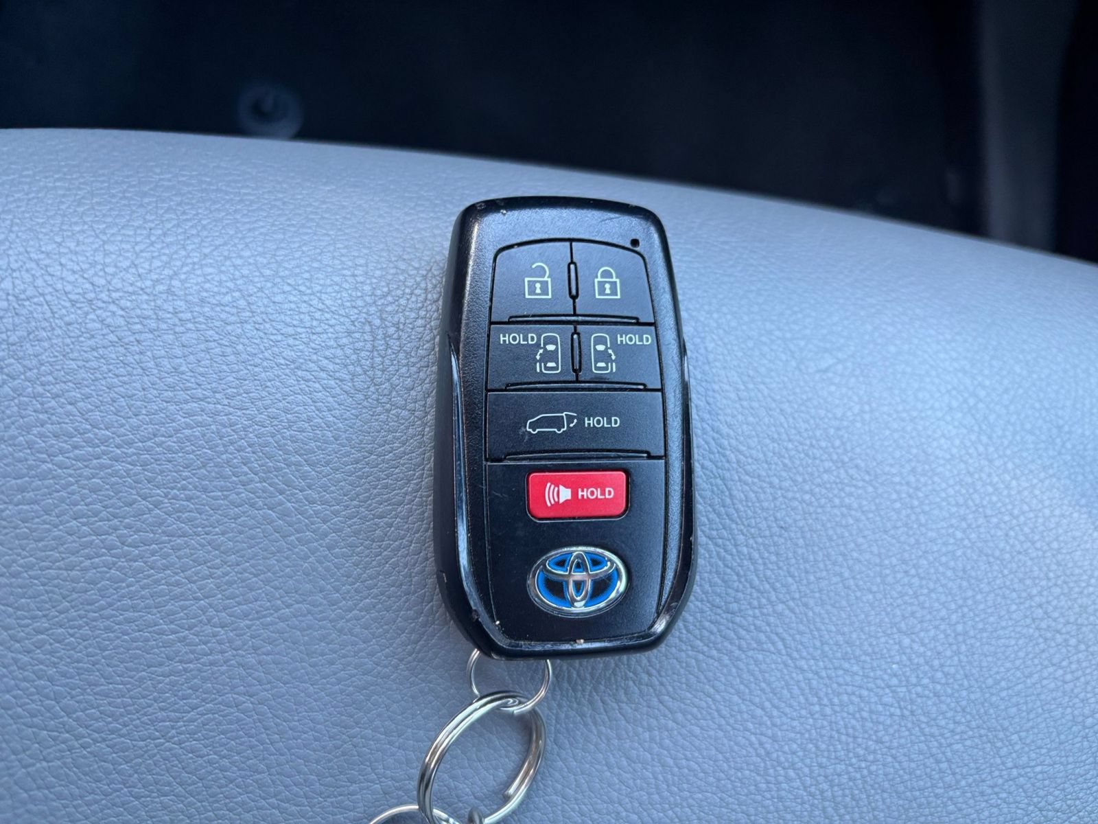 Used 2025 Toyota Sienna XLE FWD image 20