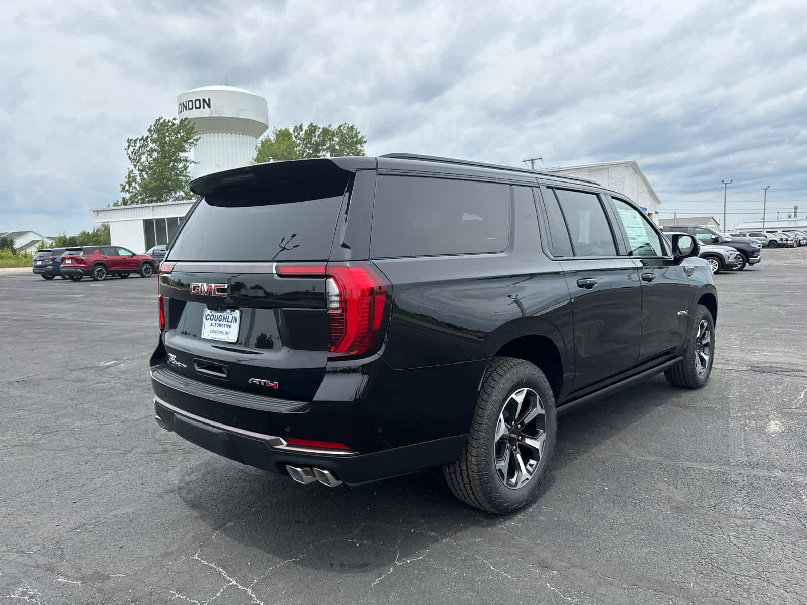 New 2026 GMC Yukon XL AT4 Ultimate w/ LPO, Floor Liner Package AWD/4WD image 5