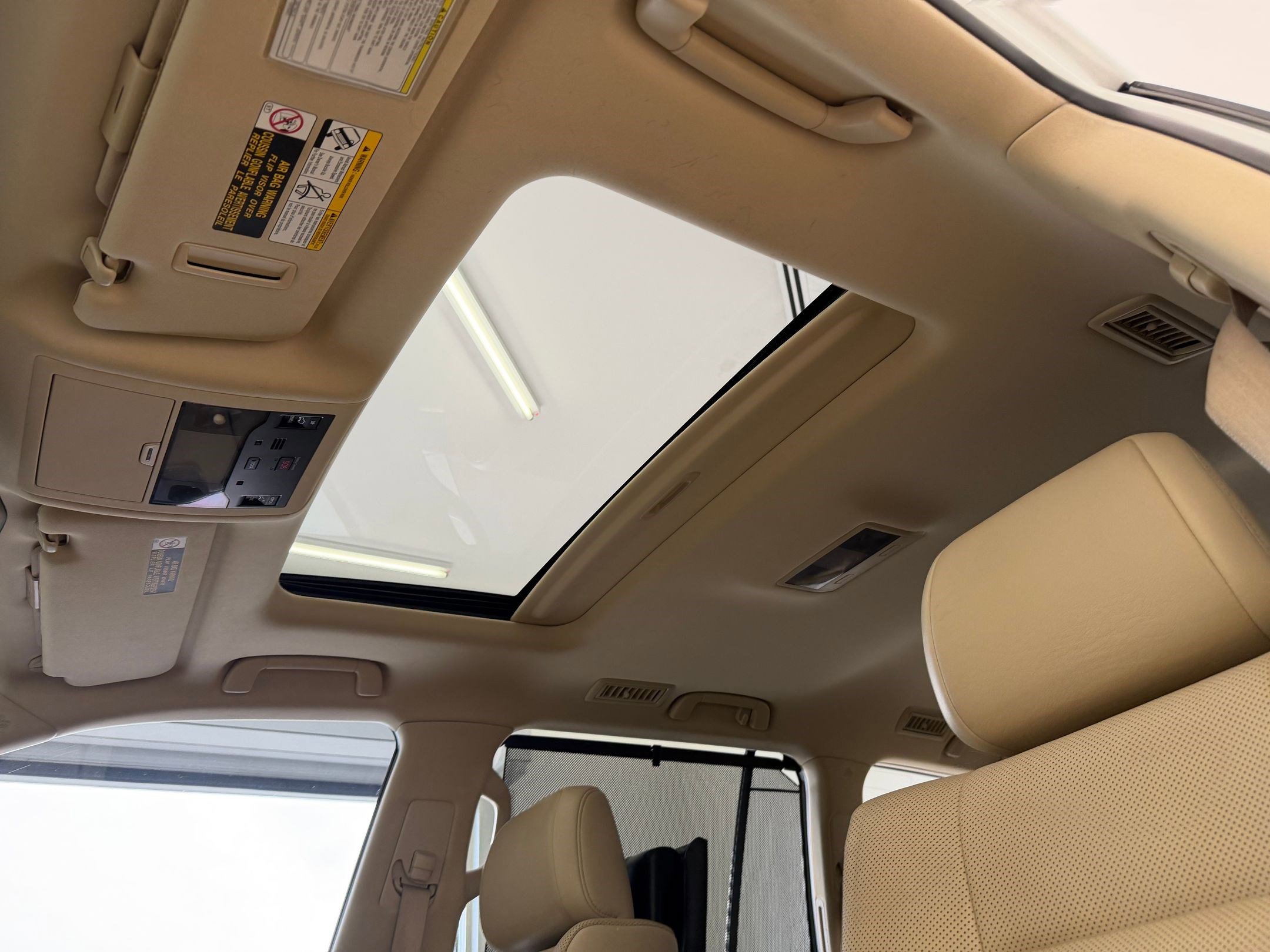 Used 2020 Lexus LX 570 4WD w/ Luxury Package image 15