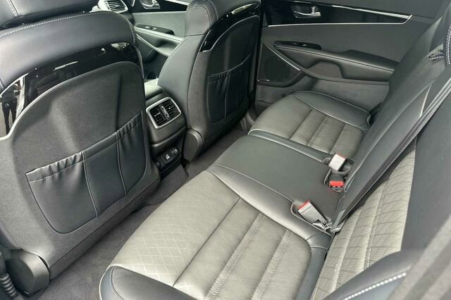 Used 2019 Kia Sorento SX image 12