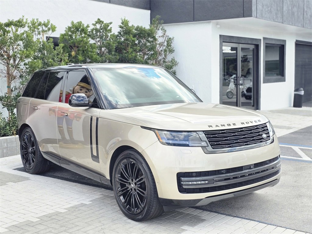 Used 2024 Land Rover Range Rover SE image 2