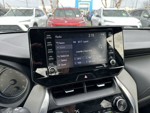 Used 2022 Toyota Venza LE image 16