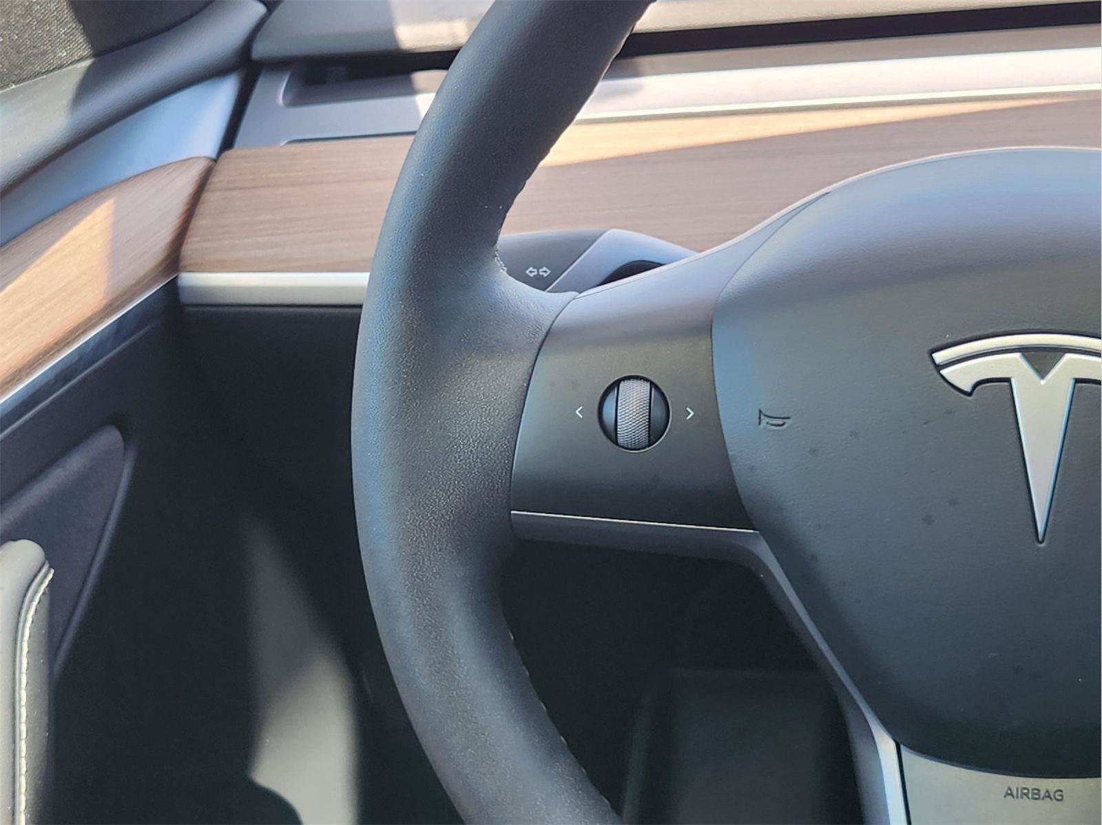 Used 2023 Tesla Model Y Long Range AWD/4WD image 28