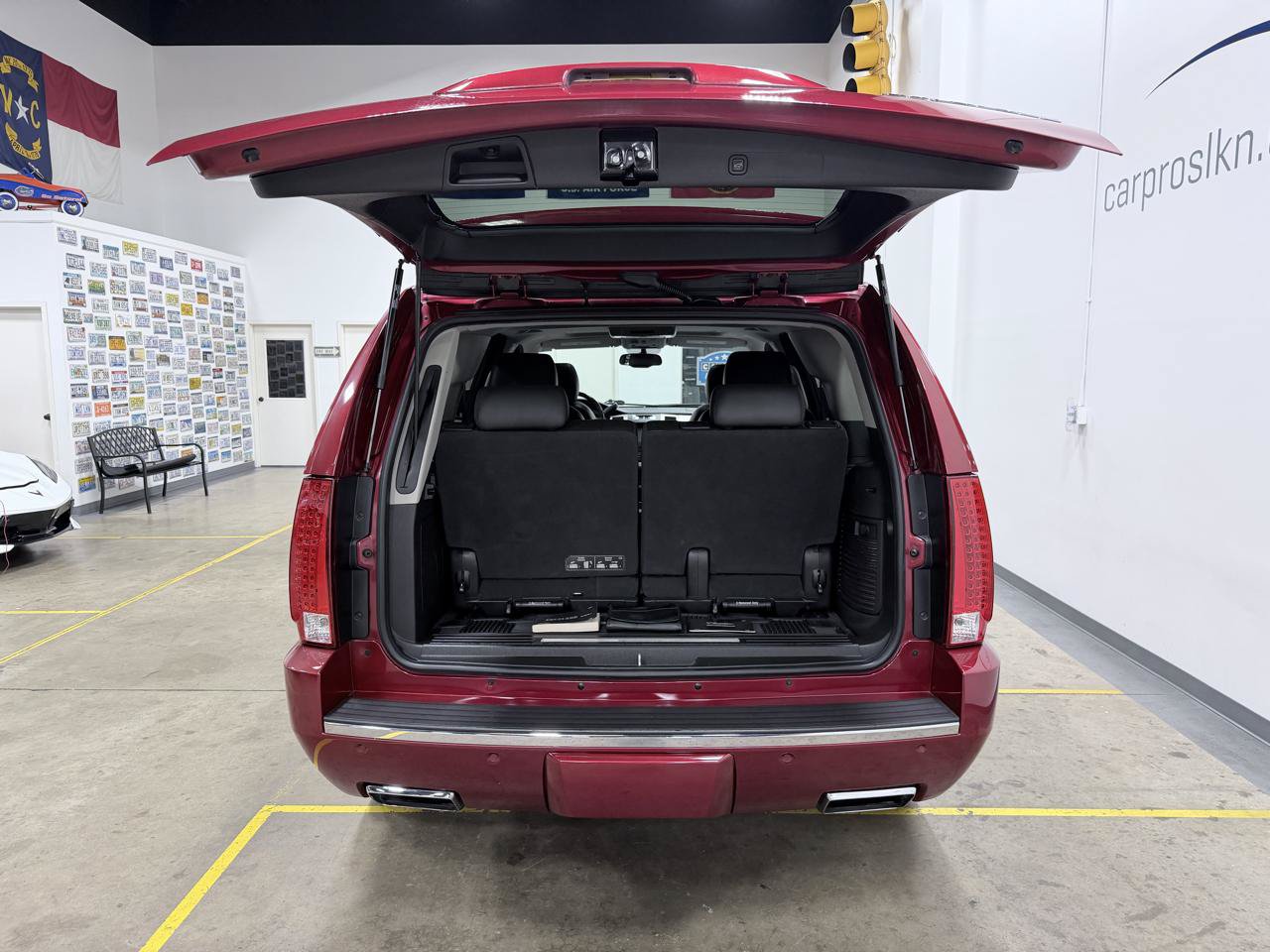 Used 2013 Cadillac Escalade Premium AWD/4WD image 27