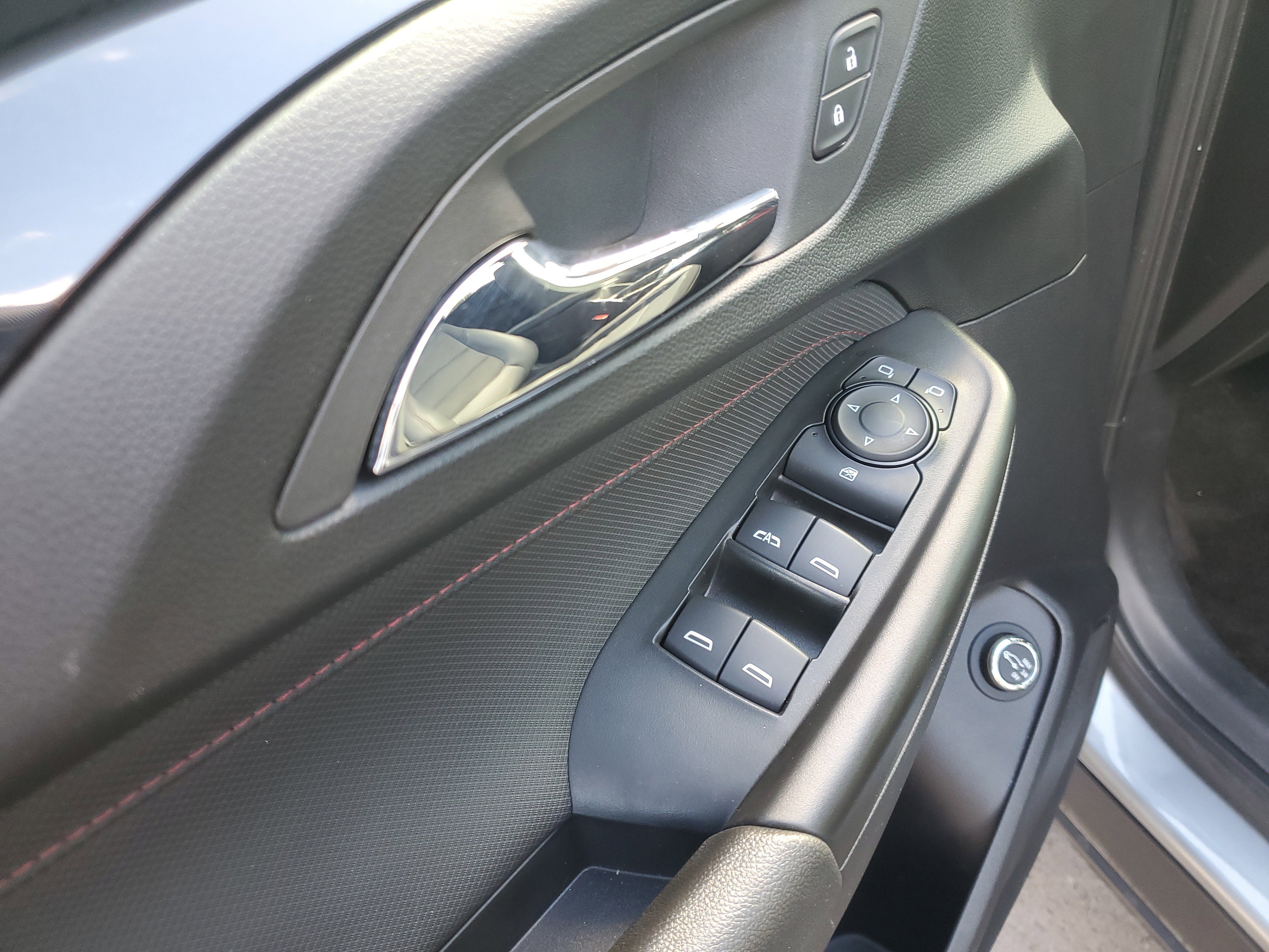 Used 2023 Chevrolet TrailBlazer RS w/ Sun and Liftgate Package FWD image 9